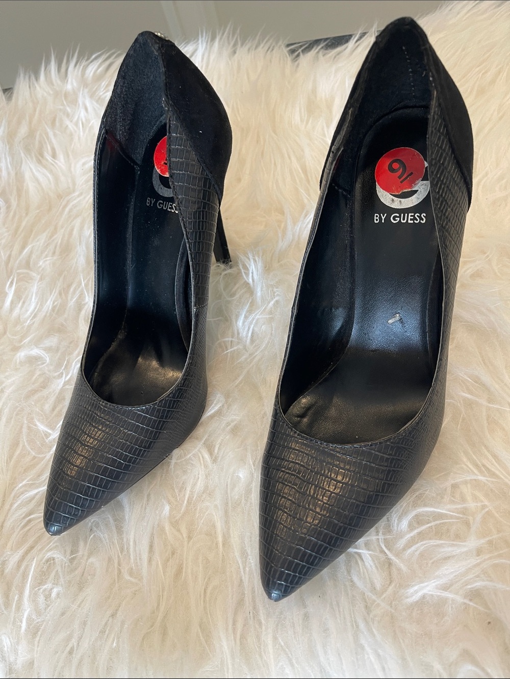 GUESS Black Croc-Texture Pointed Toe High Heel Pumps